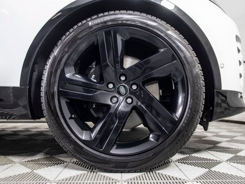 Used 2024 Land Rover Discovery Metropolitan Edition AWD/4WD image 42