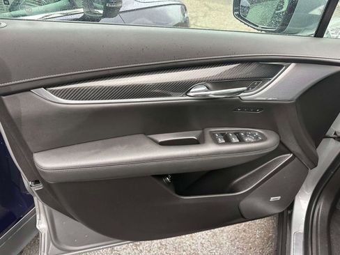 Used 2024 Cadillac XT6 Sport image 17