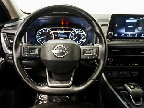 Used 2025 Nissan Rogue SV AWD/4WD image 13