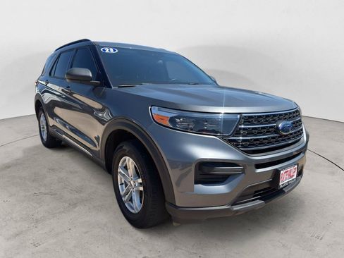 Used 2023 Ford Explorer XLT w/ Class IV Trailer Tow Package AWD/4WD image 3