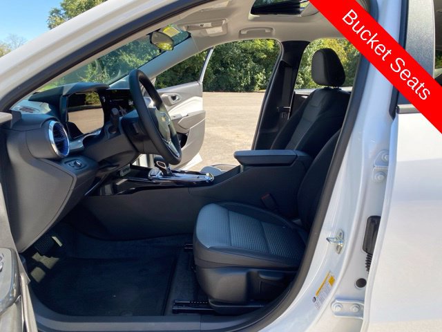Used 2026 Chevrolet Trax LT w/ Sunroof Package FWD image 15