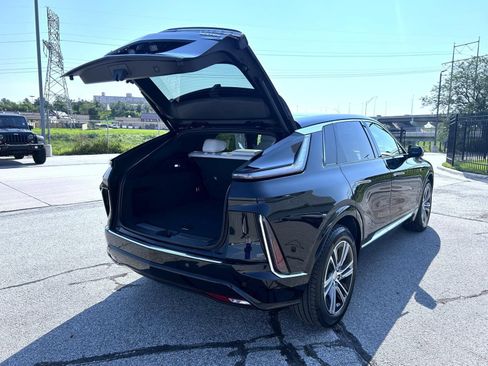 Certified 2024 Cadillac Lyriq Luxury AWD/4WD image 22