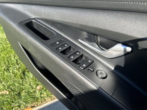Used 2023 Hyundai Elantra SEL image 16
