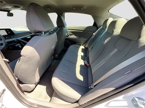 New 2025 Hyundai Elantra SEL image 23