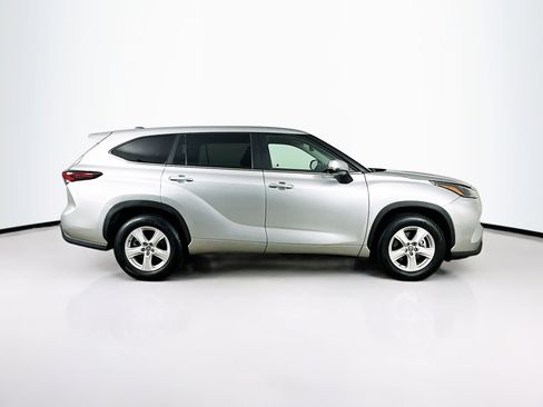 Used 2025 Toyota Highlander LE image 10