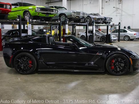 Used 2016 Chevrolet Corvette Z06 w/ 3LZ Preferred Equipment Group RWD image 9