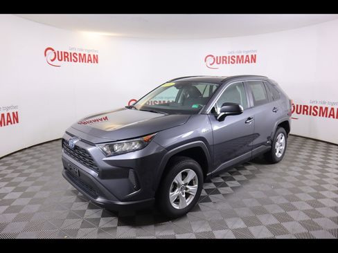 Used 2020 Toyota RAV4 LE image 2