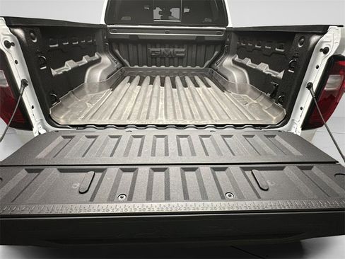 Used 2026 GMC Canyon AT4 image 19