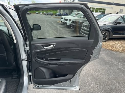 Used 2020 Ford Edge Titanium AWD/4WD image 17