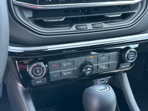 New 2026 Jeep Compass Latitude AWD/4WD image 18