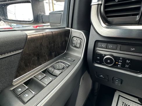 Used 2024 Ford F350 Lariat w/ Lariat Ultimate Package AWD/4WD image 31