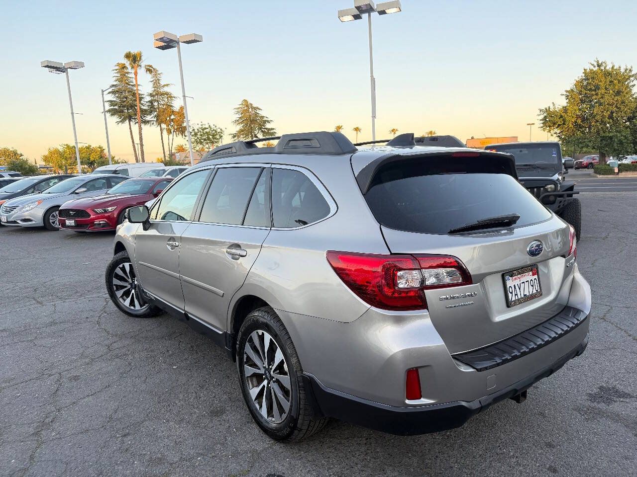 Used 2016 Subaru Outback 2.5i Limited AWD/4WD image 5
