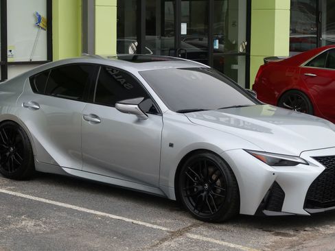 Used 2023 Lexus IS 500 image 5