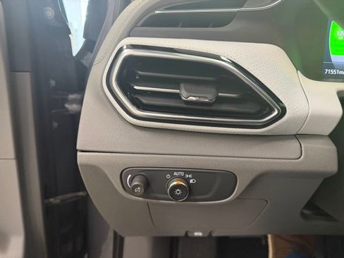 Used 2022 Chevrolet Bolt EUV Premier image 13