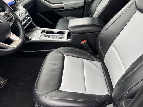 Used 2023 Ford Explorer XLT w/ Equipment Group 202A image 10