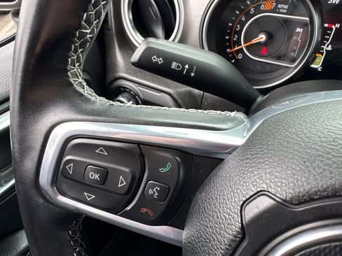 Used 2022 Jeep Wrangler Unlimited Sahara AWD/4WD image 16