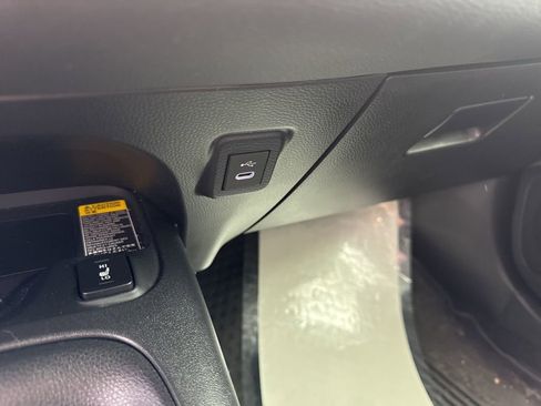 Used 2025 Toyota Corolla XLE image 6