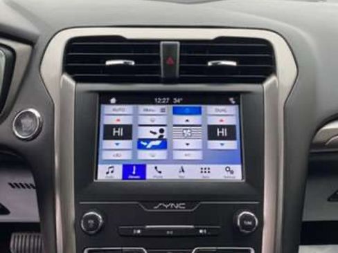 Used 2019 Ford Fusion SE image 25