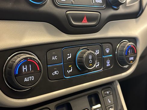 Used 2020 GMC Terrain SLT w/ Preferred Package image 18