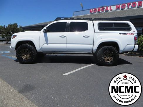 Used 2021 Toyota Tacoma TRD Sport image 14