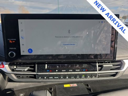 Used 2025 Toyota Sienna Platinum image 16