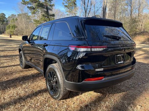 New 2026 Jeep Grand Cherokee Laredo image 5