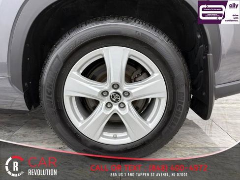 Used 2021 Toyota Highlander LE image 13