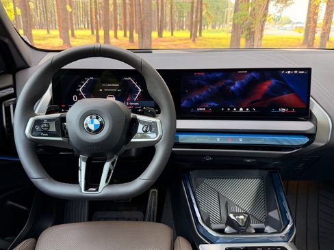Used 2025 BMW X3 xDrive30i w/ Premium Package AWD/4WD image 3