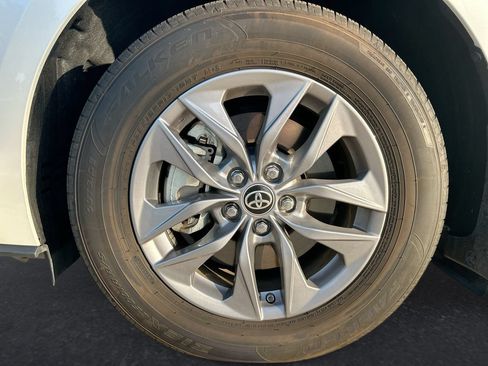 Used 2024 Toyota Sienna XLE FWD image 10