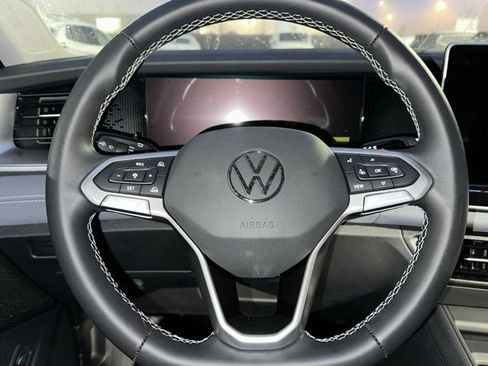 New 2026 Volkswagen Tiguan SE image 41