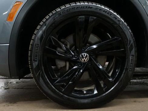 Certified 2023 Volkswagen Tiguan SE R-Line image 76