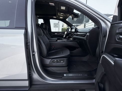 Used 2023 Cadillac Escalade V w/ LPO, ONYX Package image 24