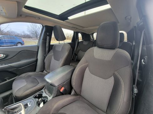 Used 2015 Jeep Cherokee Latitude w/ Comfort/Convenience Group image 10