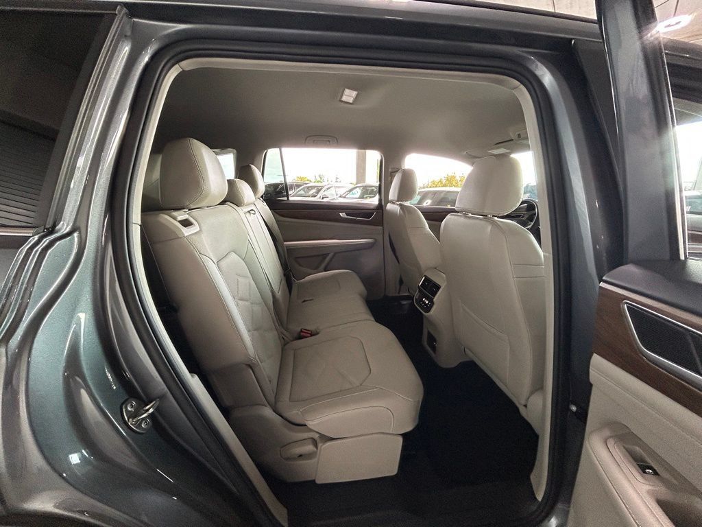 Used 2024 Volkswagen Atlas SE FWD image 39