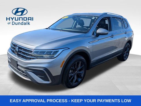 Used 2024 Volkswagen Tiguan SE image 1