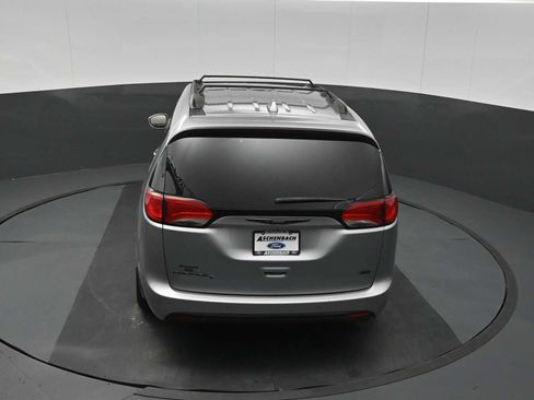 Used 2020 Chrysler Pacifica Touring-L w/ Advanced Safetytec Group AWD/4WD image 26