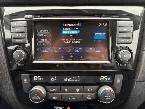 Used 2018 Nissan Rogue SV w/ Premium Package image 19