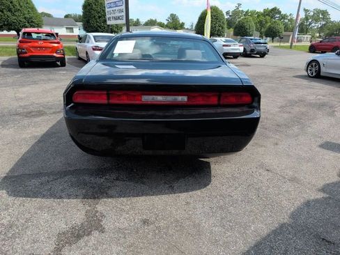 Used 2010 Dodge Challenger SE RWD image 5