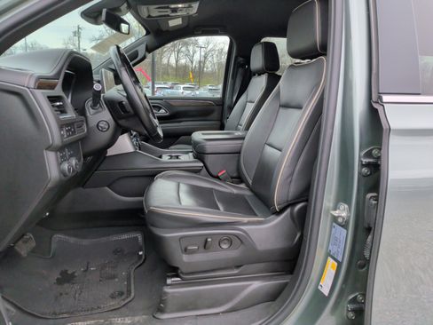 Used 2023 Chevrolet Suburban Premier image 13