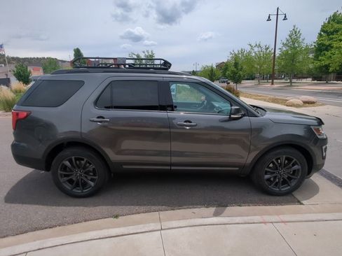 Used 2017 Ford Explorer XLT w/ Equipment Group 202A AWD/4WD image 8