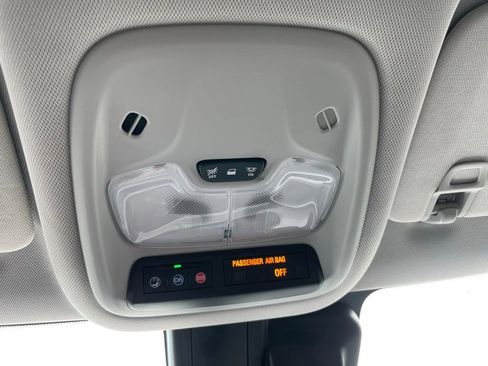Used 2025 Chevrolet TrailBlazer LT AWD/4WD image 44