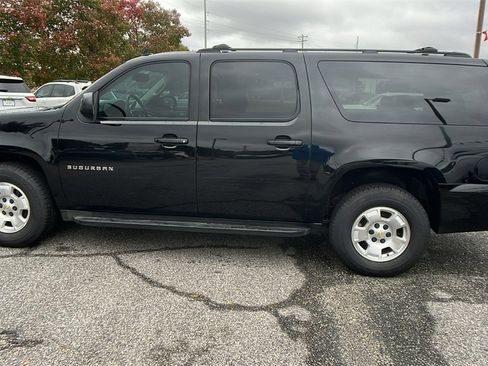 Used 2014 Chevrolet Suburban LS image 8