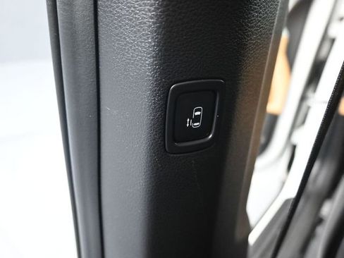 Used 2024 Kia Carnival LX FWD image 27