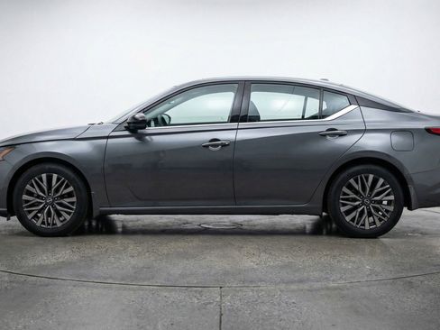 Used 2025 Nissan Altima 2.5 SV FWD image 5