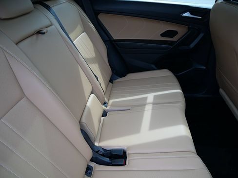 Used 2022 Volkswagen Tiguan SE AWD/4WD image 29