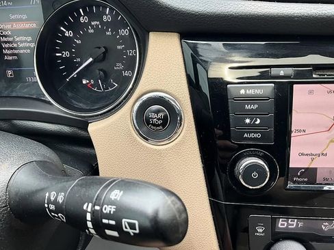 Used 2018 Nissan Rogue SL w/ Premium Package AWD/4WD image 18