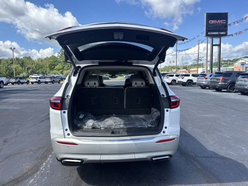 Used 2020 Buick Enclave Premium w/ Sun and Sites Package image 5