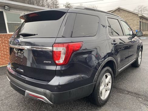 Used 2017 Ford Explorer XLT w/ Equipment Group 202A AWD/4WD image 8