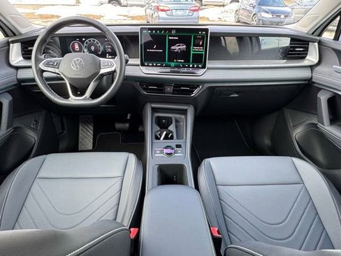 Used 2025 Volkswagen Tiguan SE image 13