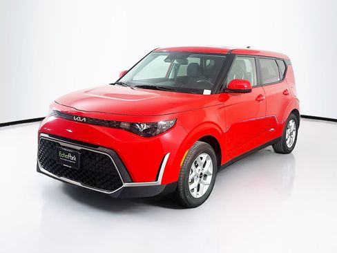 Used 2024 Kia Soul LX w/ Option Group 015 FWD image 3